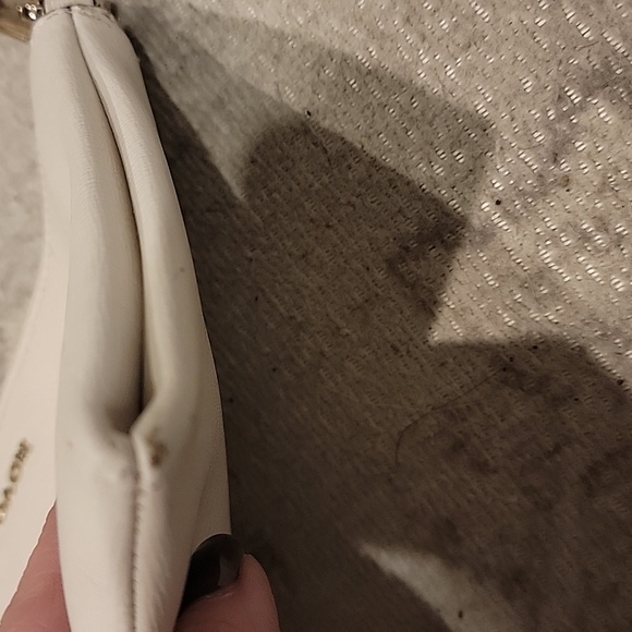 Coach Ivory Crossbody Bag with Gold Chain - Picture 9 of 16